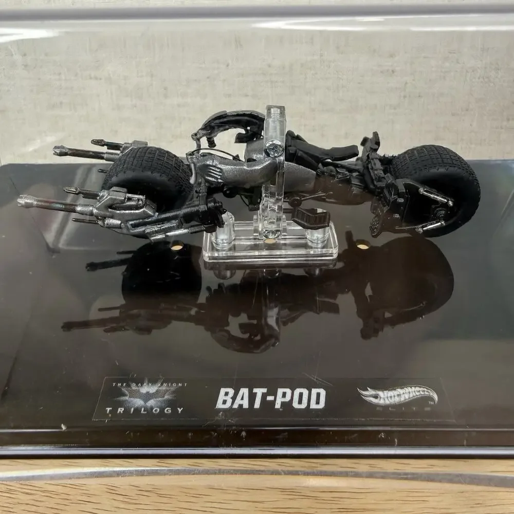 Hot Wheels Elite Bat Pod 1:43 The Dark Knight Trilogy